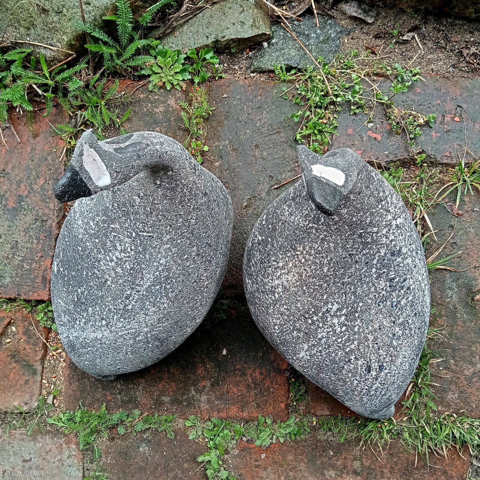 Para ceramicznych perliczek - ręcznie szkliwione rzeźby ptaków