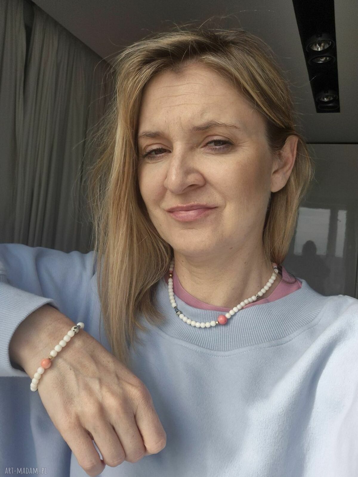 Pastelowa bransoletka Happy z szafirów, korali i pozłacanego srebra 925
