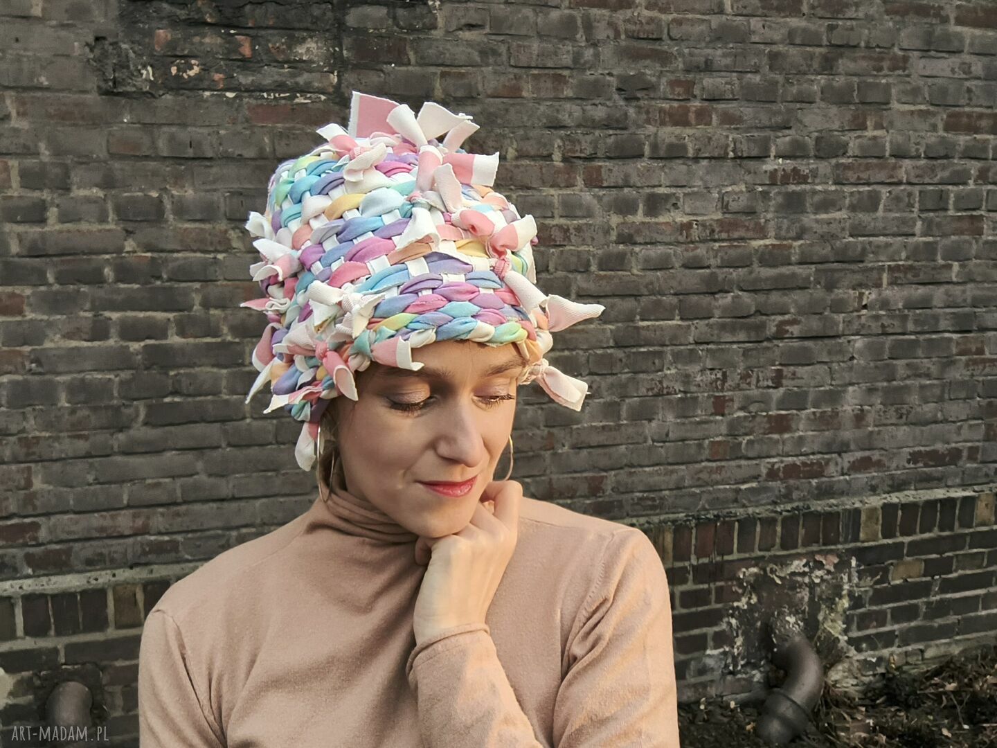 Pastelowa czapka tkana - ręcznie wytkana na krośnie