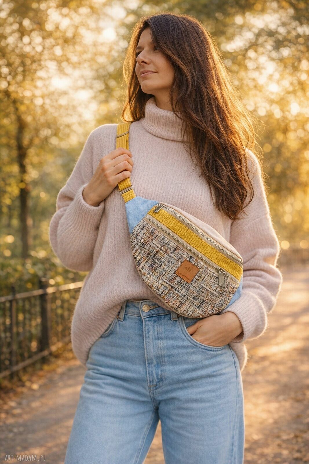 Pastelowa nerka damska XL Merida - pojemna na ramię i na skos