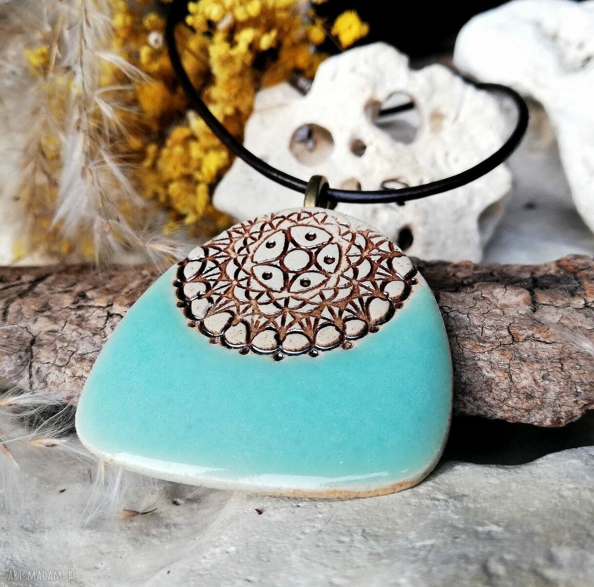 Pastelowy niebieski wisiorek boho - postarzany ceramiczny naszyjnik