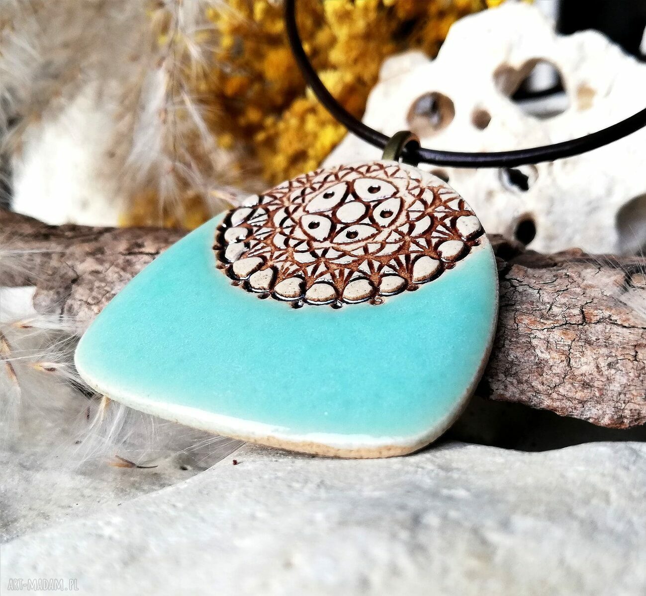 Pastelowy niebieski wisiorek boho - postarzany ceramiczny naszyjnik