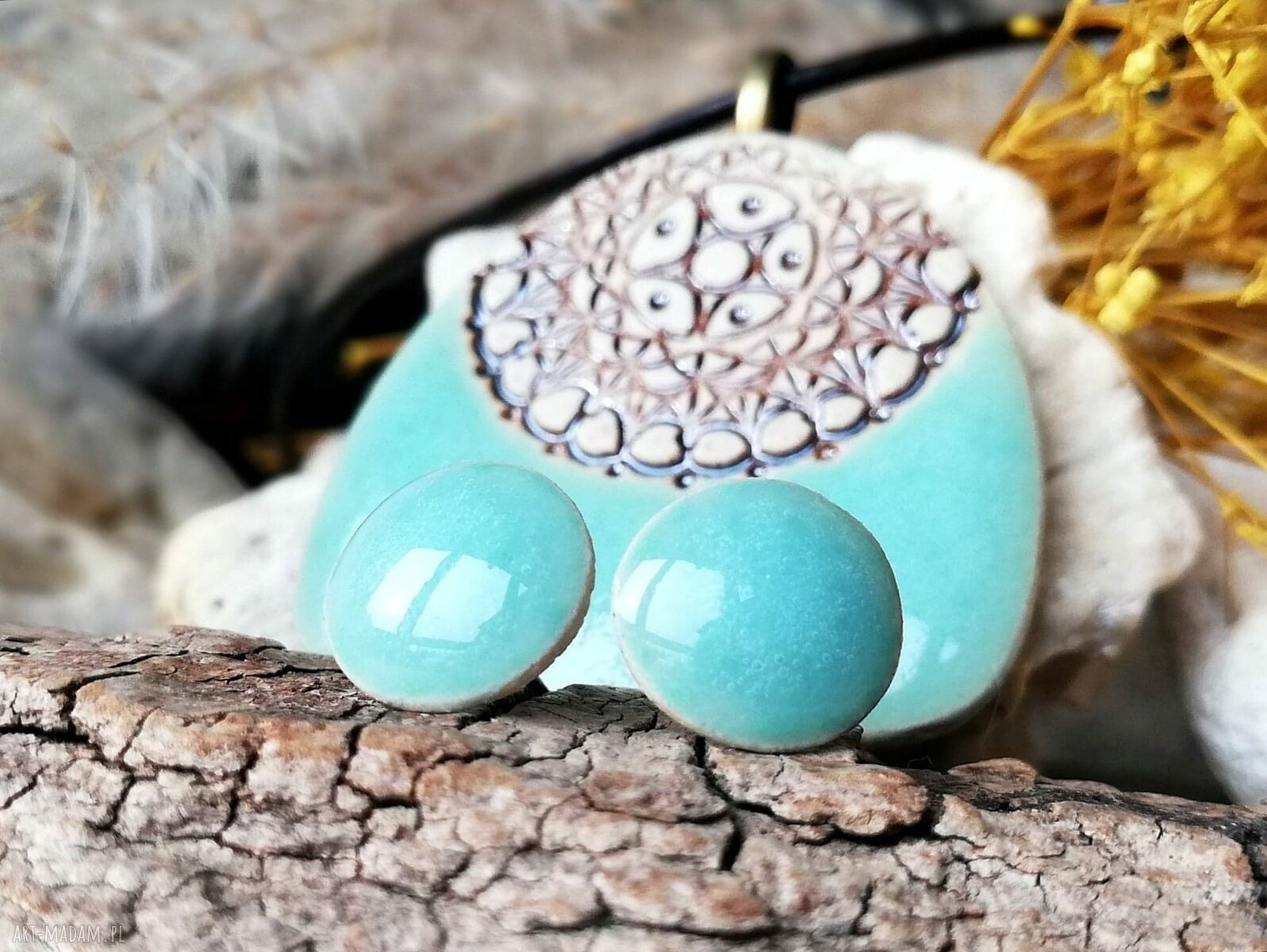Pastelowy niebieski wisiorek boho - postarzany ceramiczny naszyjnik