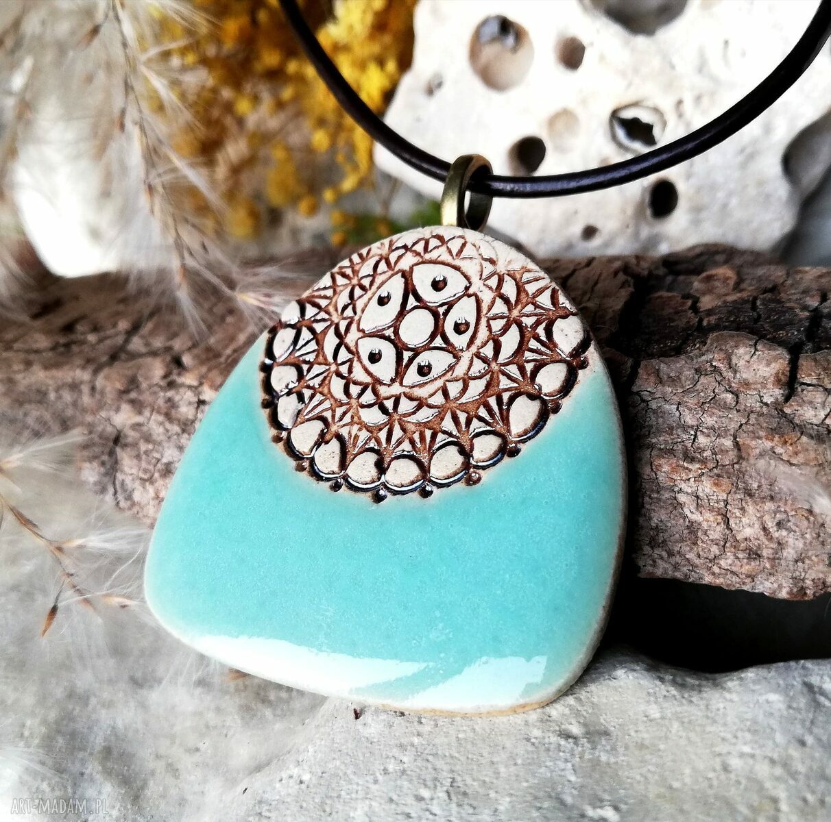 Pastelowy niebieski wisiorek boho - postarzany ceramiczny naszyjnik