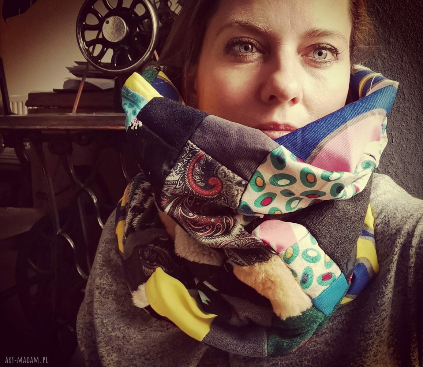 Kolorowy komin patchworkowy zero waste dla kobiet - uszyty ręcznie przez Rudę Klarę