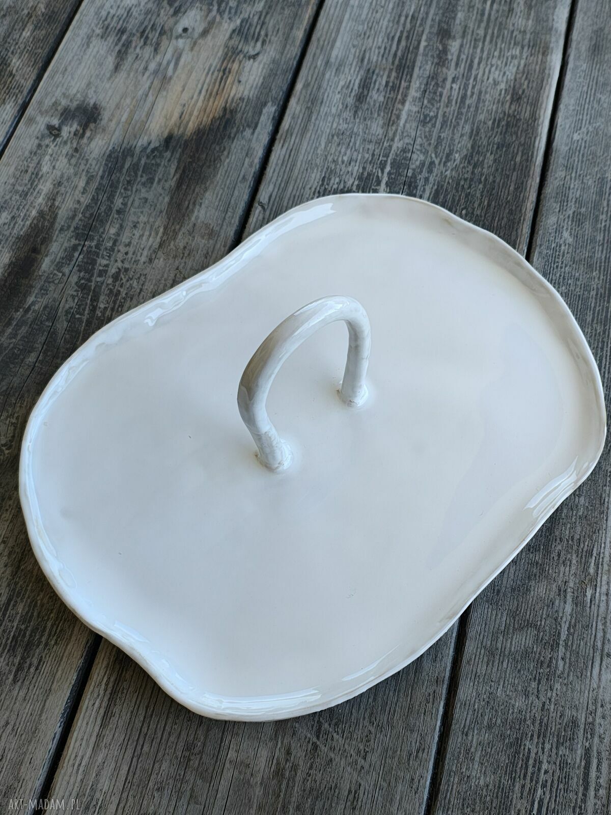 Duża biała patera ceramiczna z uchwytem - ręcznie robiona