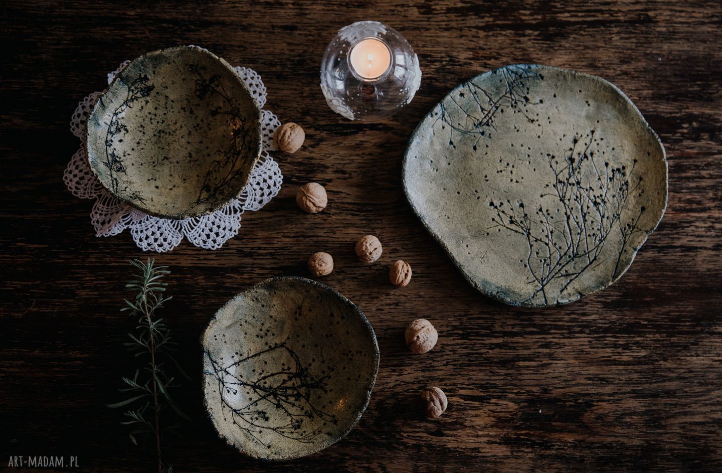 Patera ceramiczna z motywem kwiatów