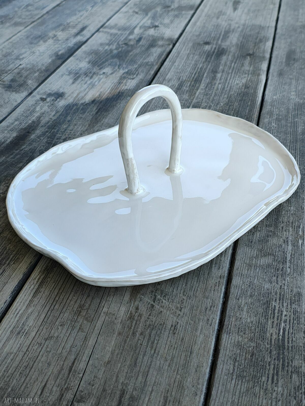 Duża biała patera ceramiczna z uchwytem - ręcznie robiona