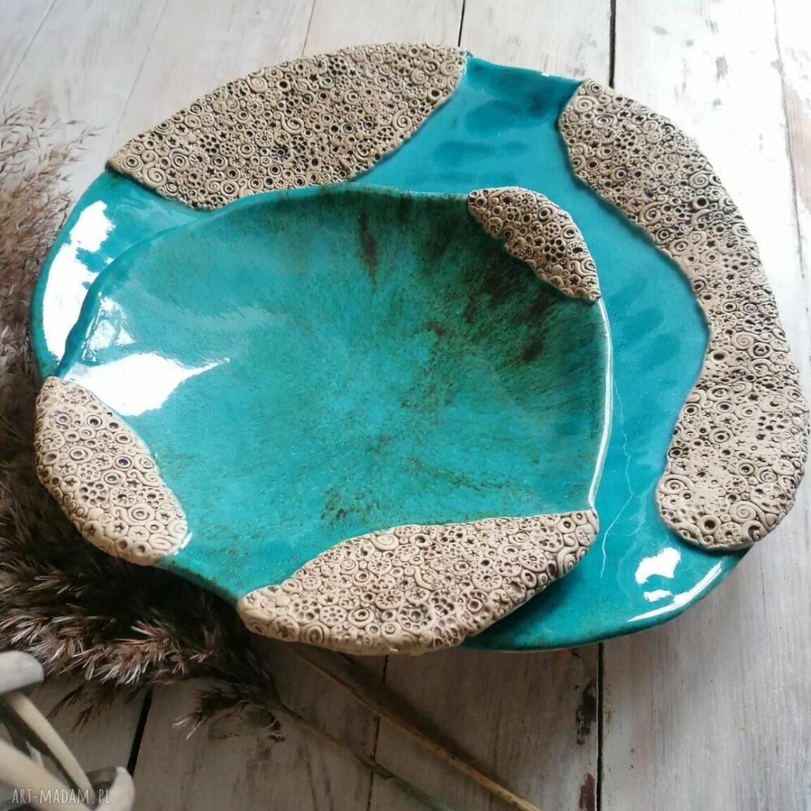 Patera i misa ceramiczna z rzeźbionym ornamentem morskim