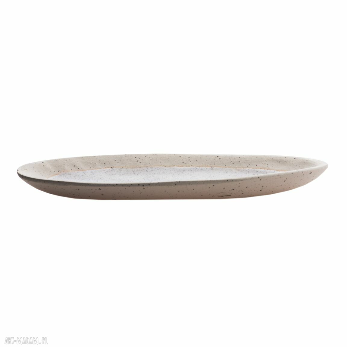 Beżowa patera ceramiczna do serwowania - nakrapiana glina i szkliwo do żywności
