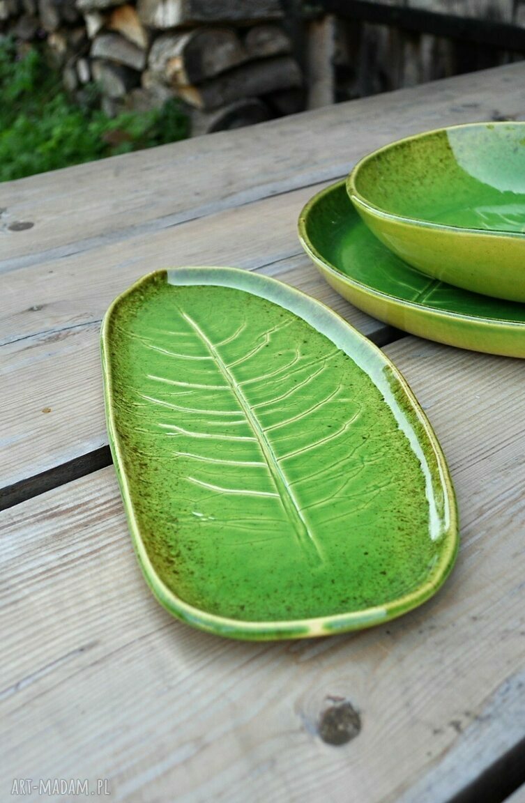 Patera ceramiczna - talerz ozdobny z liściem chrzanu