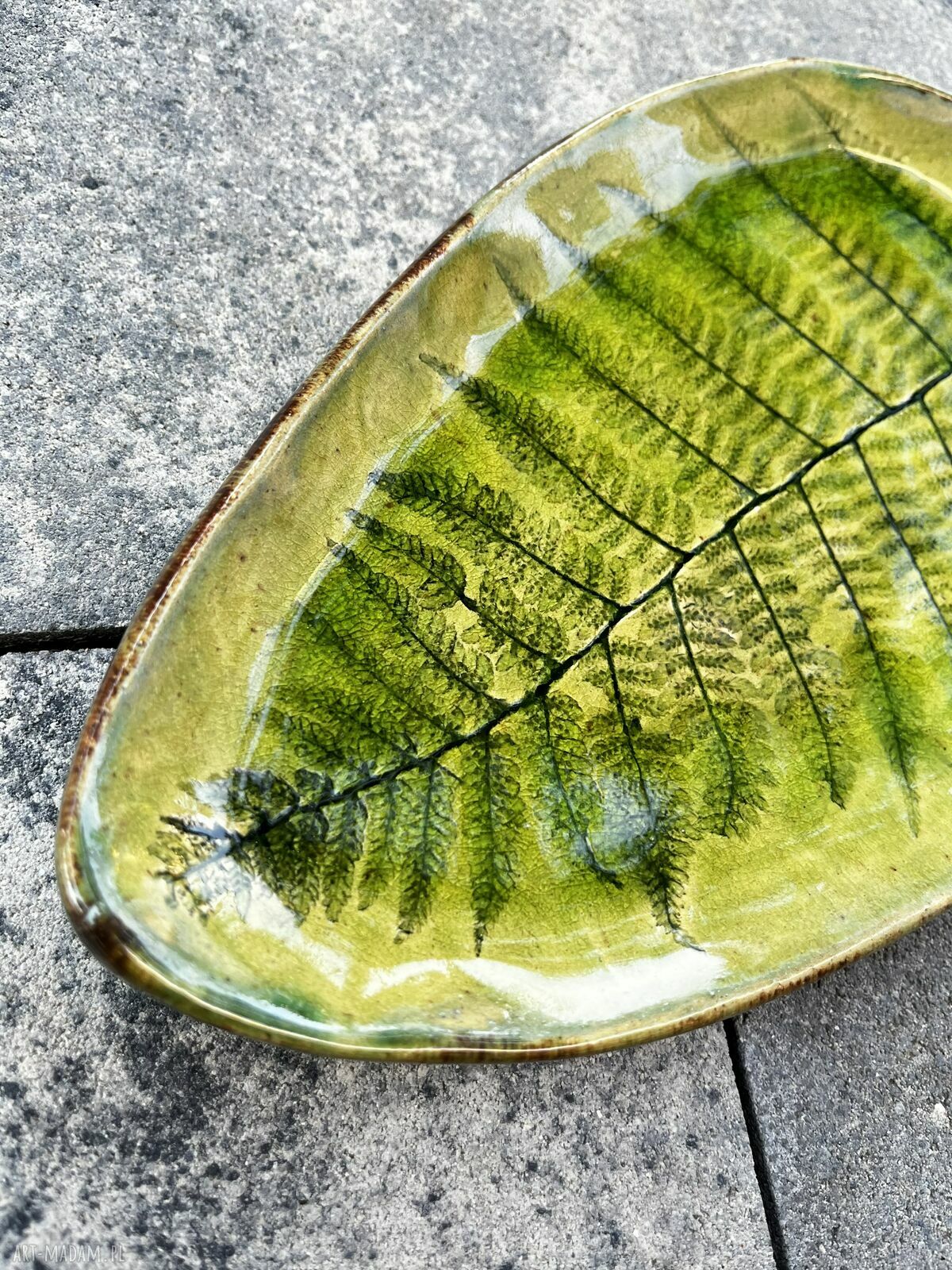 Patera ceramiczna z odbiciem paprotki