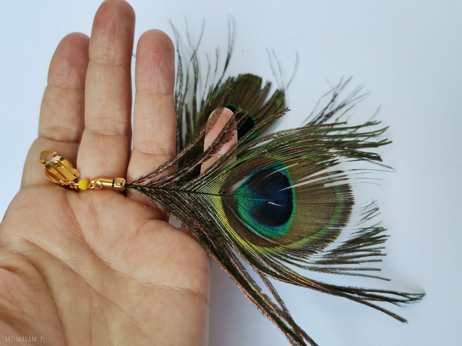Klipsy z pawich piór - boho folkowe frędzle