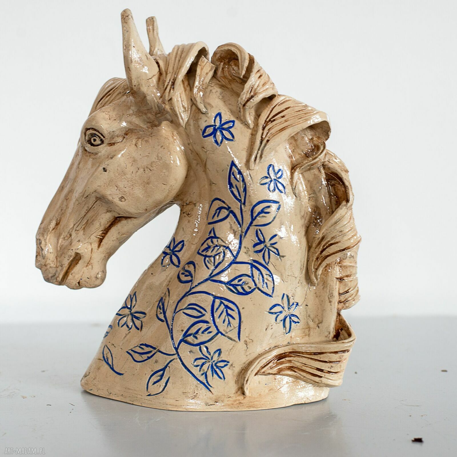 Pegaz - ceramiczne popiersie konia w stylu prowansalskim, biel z przecierkami, 26 cm