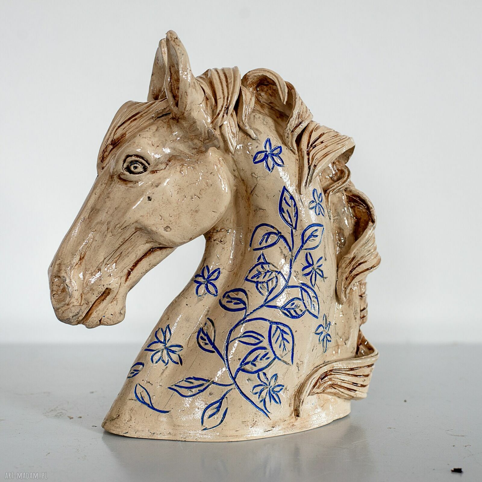 Pegaz - ceramiczne popiersie konia w stylu prowansalskim, biel z przecierkami, 26 cm