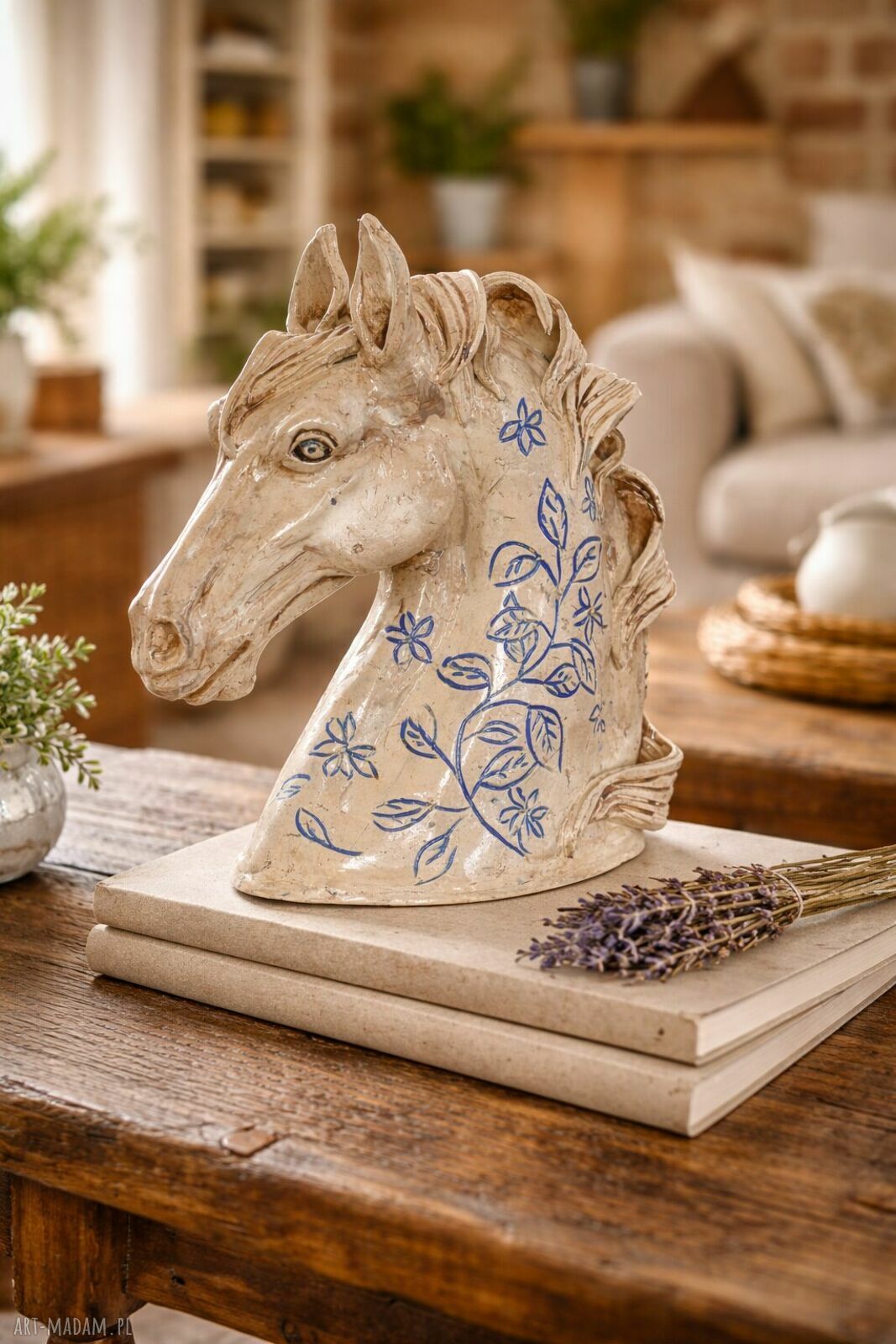 Pegaz - ceramiczne popiersie konia w stylu prowansalskim, biel z przecierkami, 26 cm