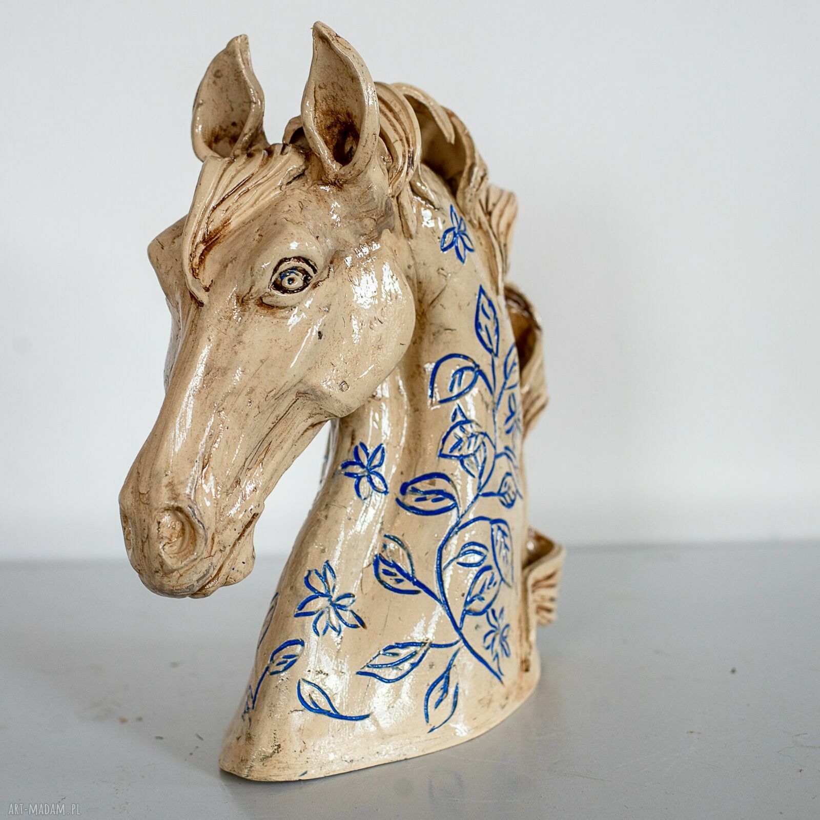 Pegaz - ceramiczne popiersie konia w stylu prowansalskim, biel z przecierkami, 26 cm