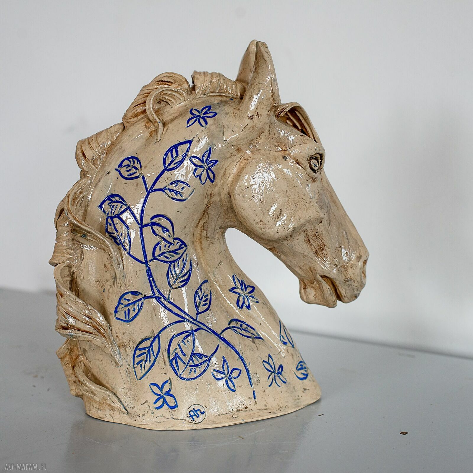 Pegaz - ceramiczne popiersie konia w stylu prowansalskim, biel z przecierkami, 26 cm