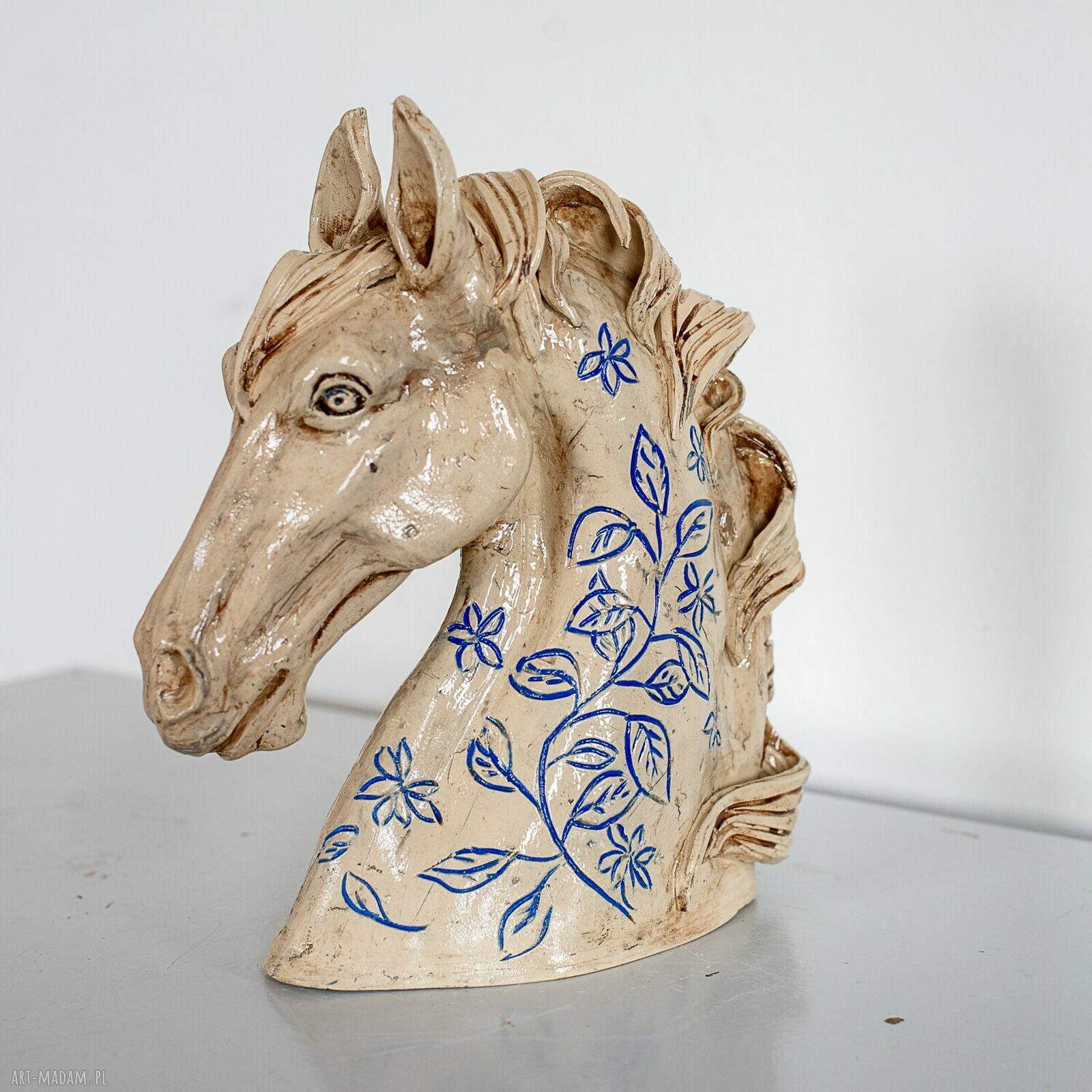 Pegaz - ceramiczne popiersie konia w stylu prowansalskim, biel z przecierkami, 26 cm