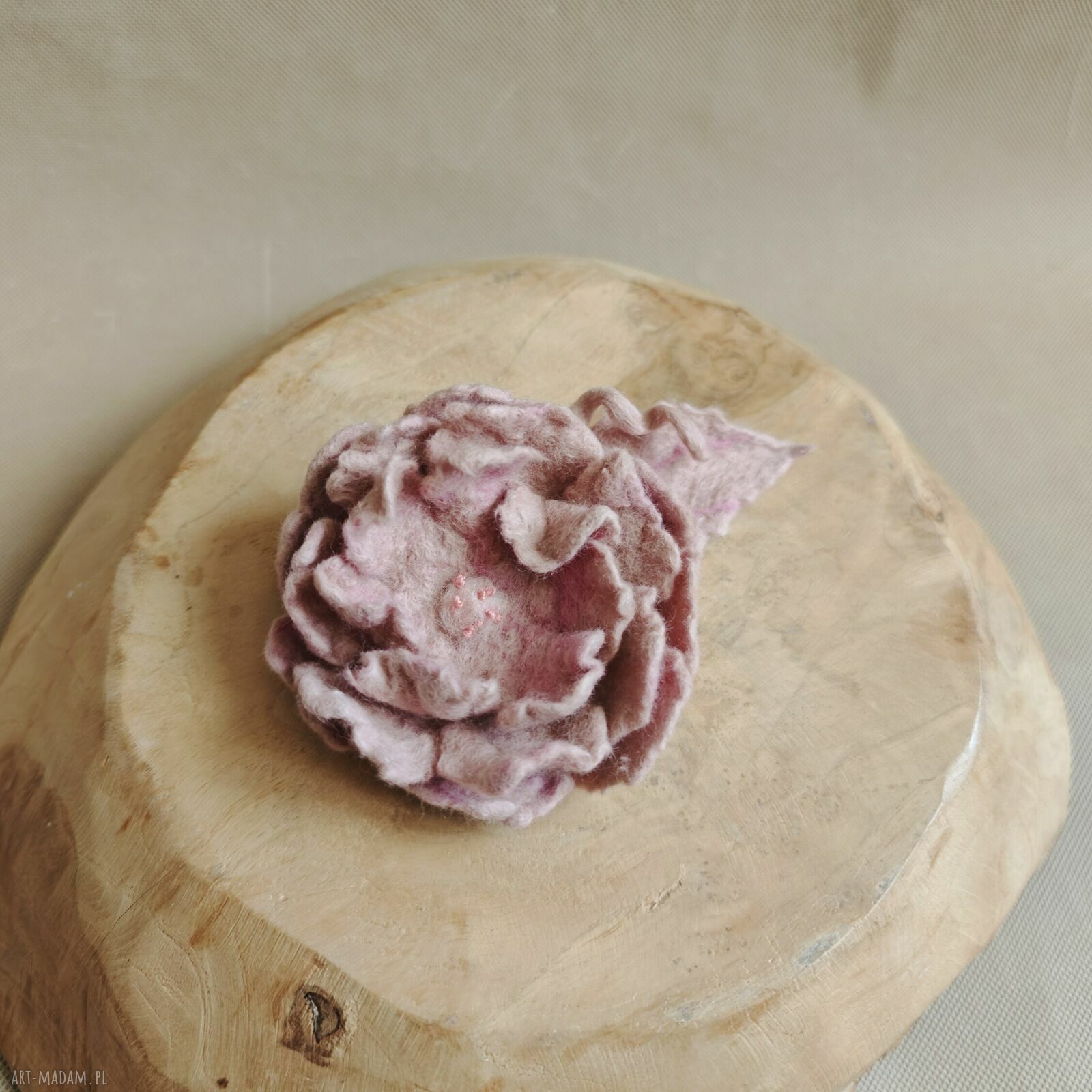 Peonia pastelowa - broszka filcowana pudrowy róż