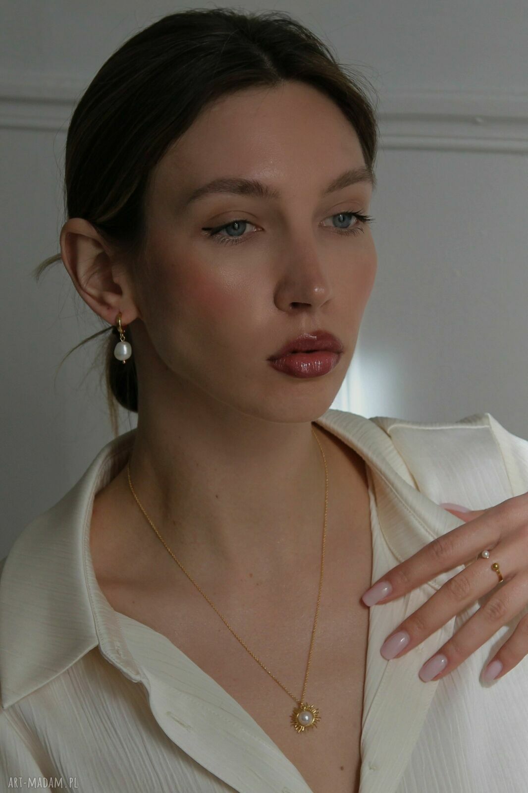 pierścionki: Srebrny pierścionek z kuleczką i białą perłą Ręcznie zrobione