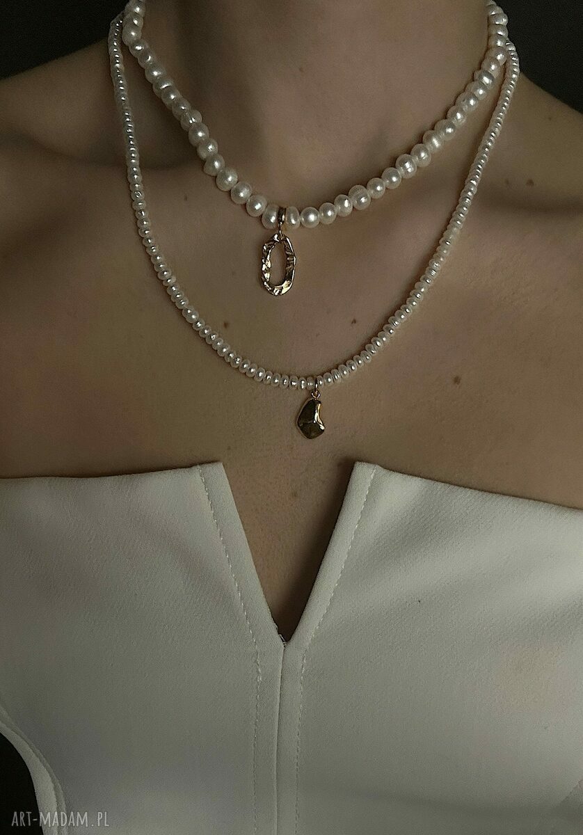 naszyjniki: Złoty naszyjnik z pereł naturalnych z nieregularną zawieszką ręcznie robione