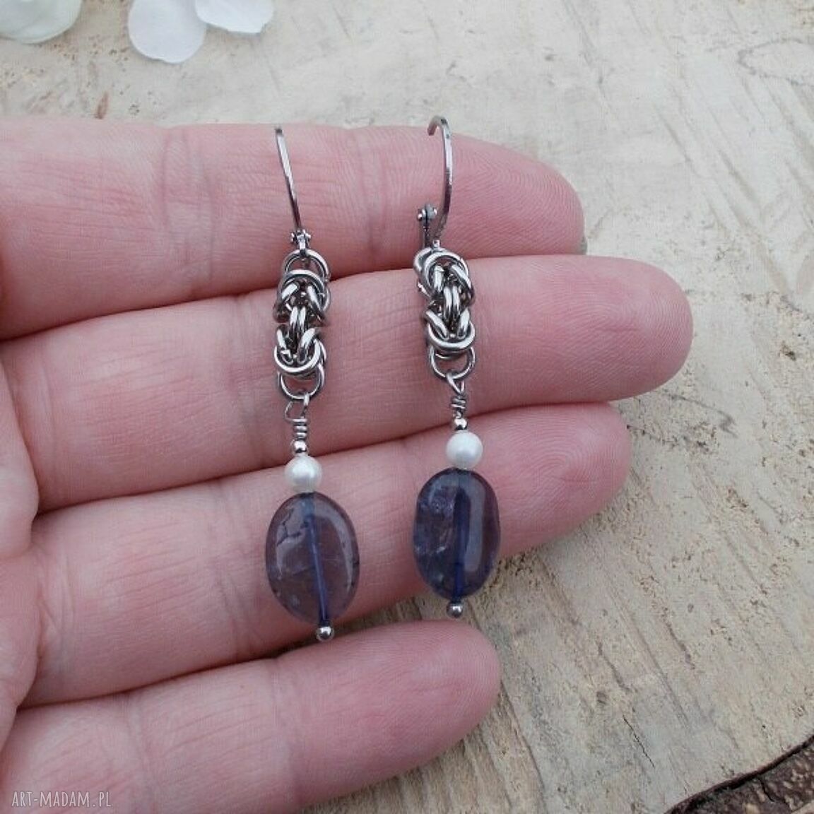 Perłowe kolczyki z iolitem - chainmaille ze stali szlachetnej