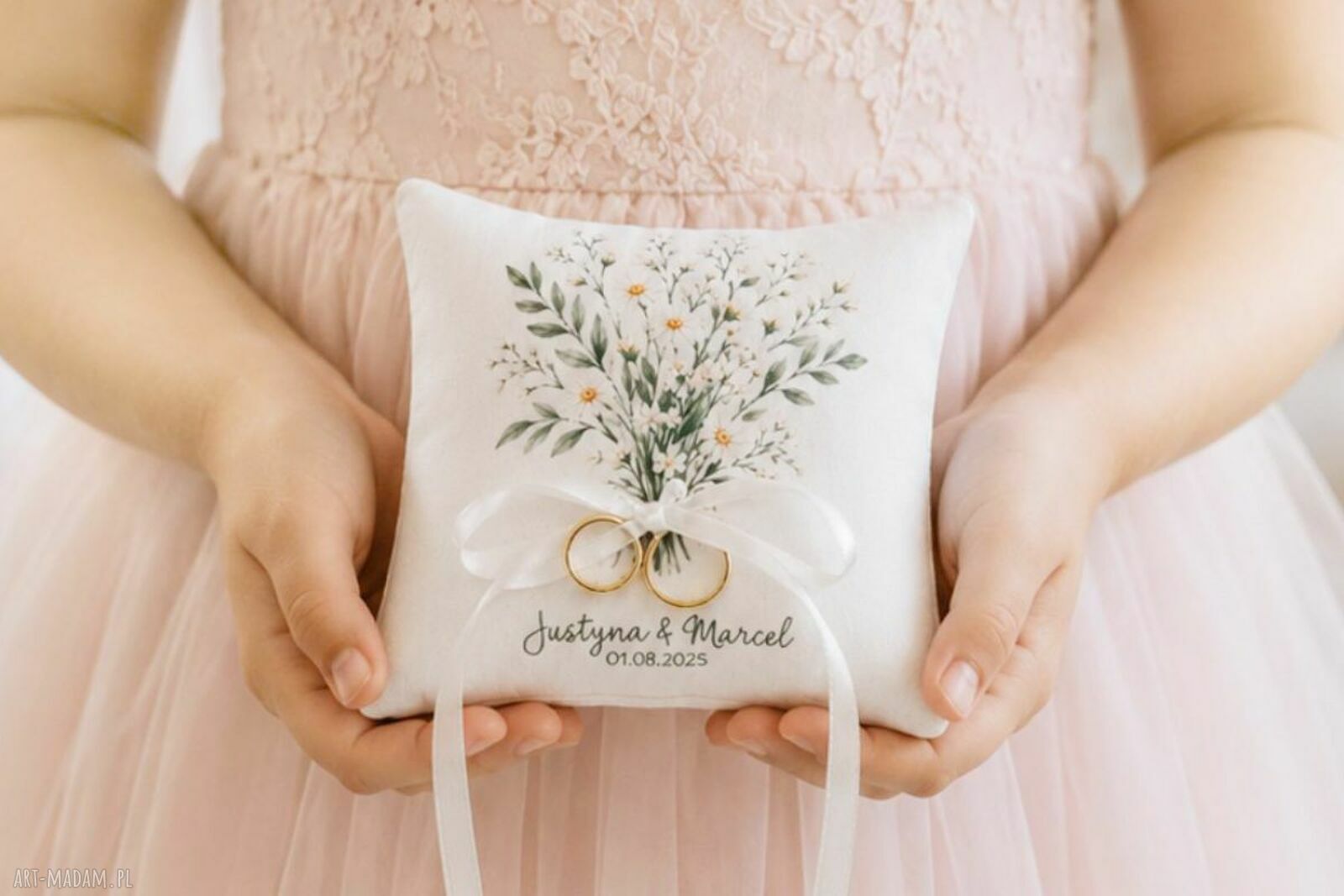 Personalizowana poduszka na obrączki z polnymi kwiatami 14x14 cm