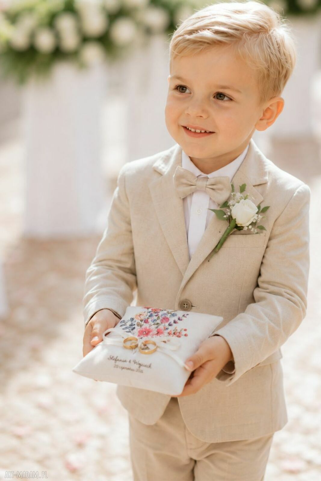 Personalizowana poduszka na obrączki z motywem kwiatowym - 14x14 cm