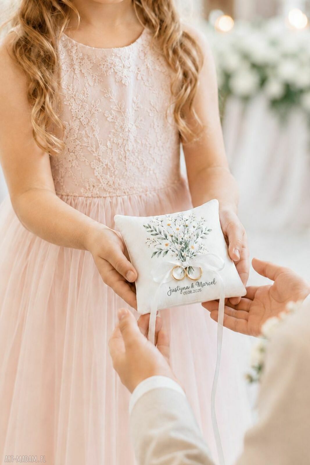 Personalizowana poduszka na obrączki z polnymi kwiatami 14x14 cm