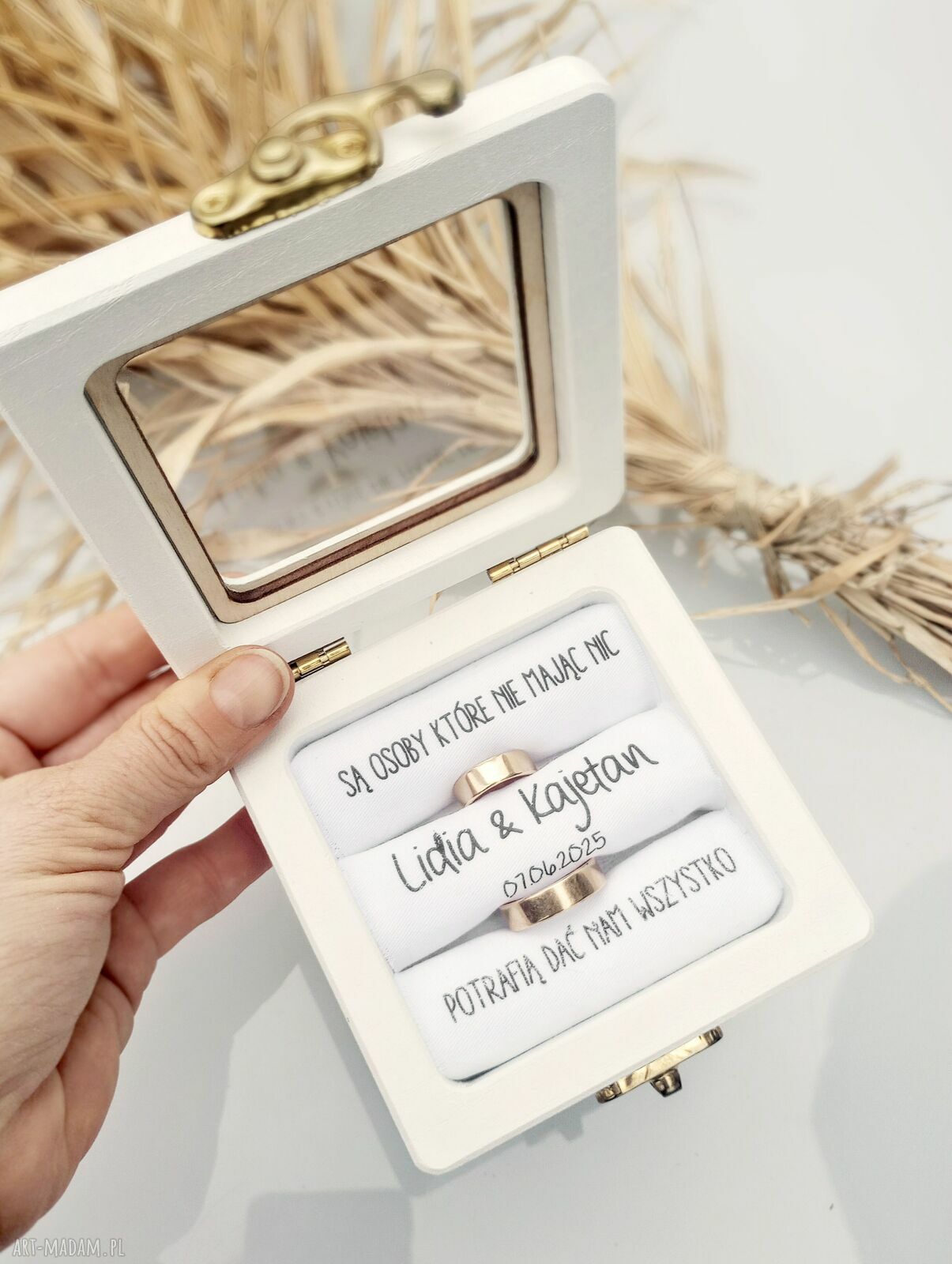 Personalizowane białe pudełko na obrączki z szybką - dębowe 10x10 cm