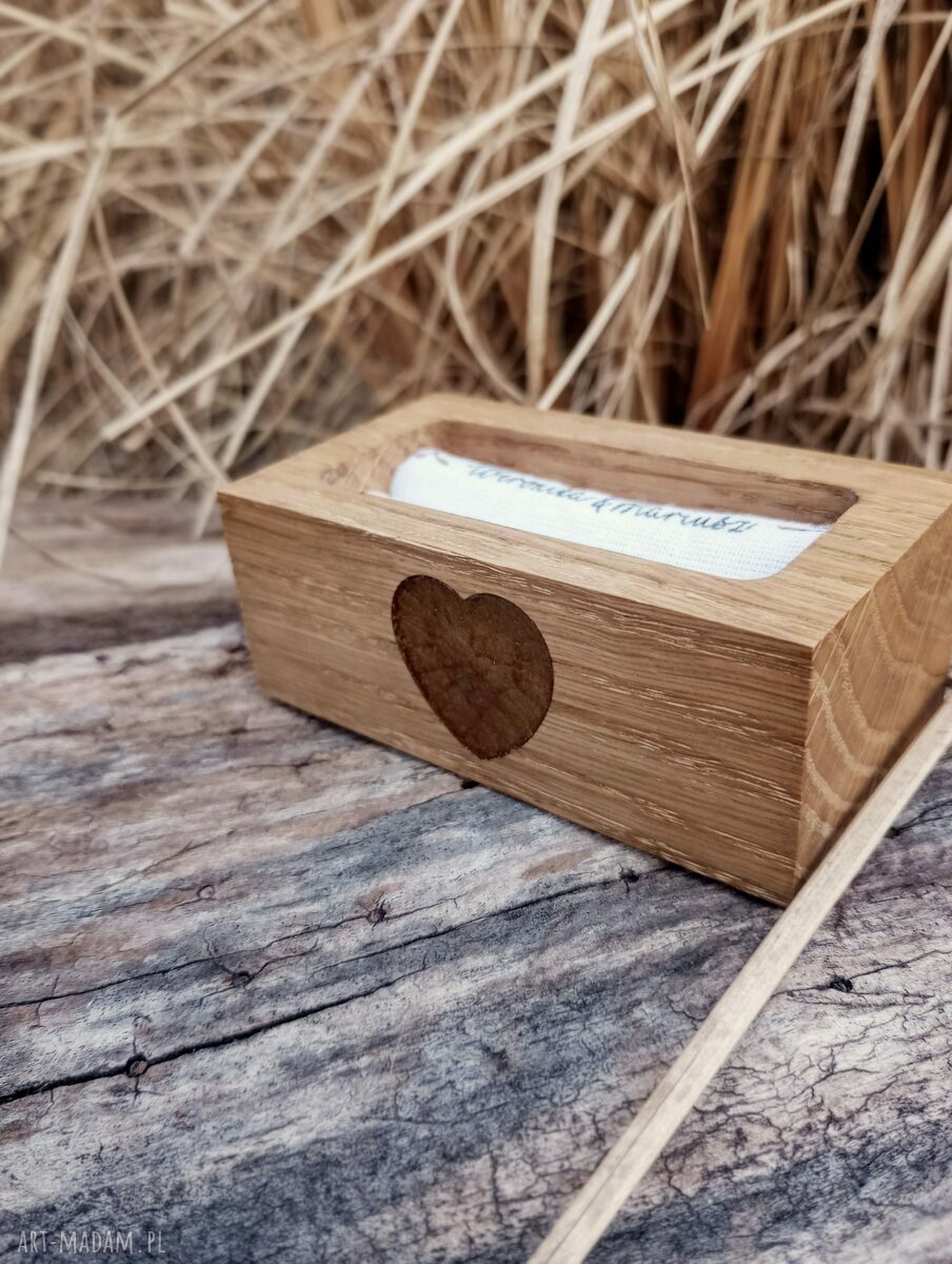 Personalizowane pudełko na obrączki ślubne z sercem - dębowe, ręcznie robione