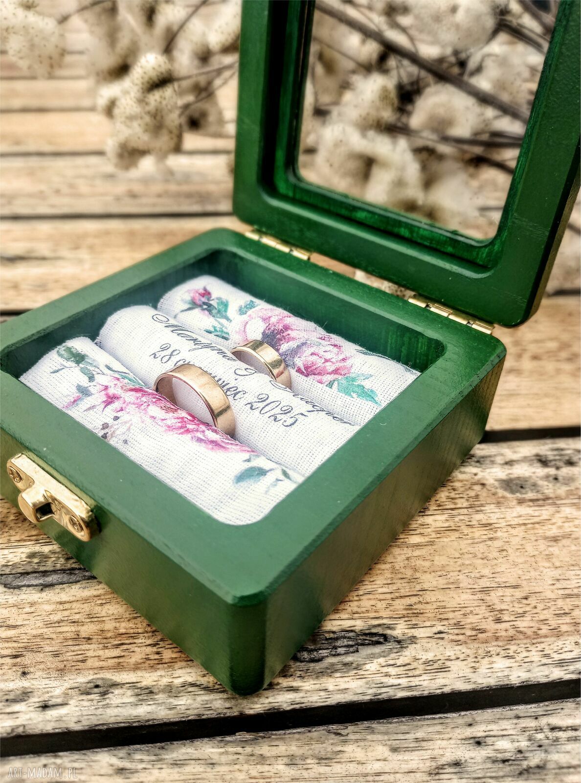 Personalizowane pudełko na obrączki z szybką - zielone dębowe 10x10 cm z imionami i datą ślubu