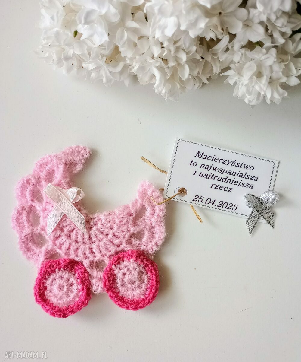 Personalizowany szydełkowy wózek z bilecikiem - pamiątka dla dziecka