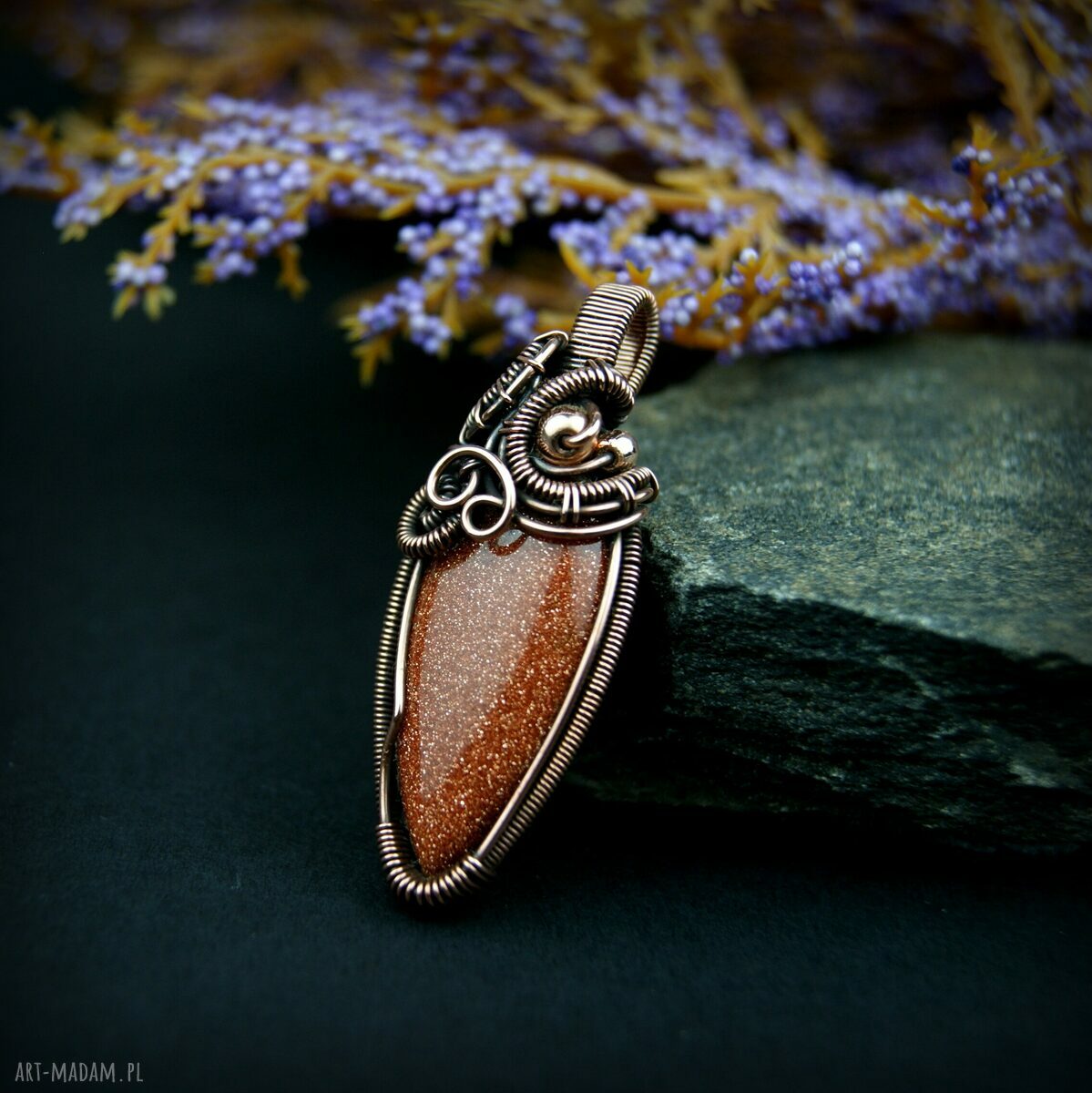 Piasek pustyni - wisiorek wire wrapping na prezent dla niej