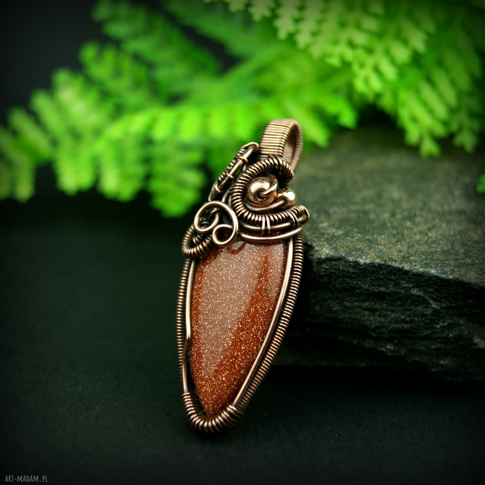 Piasek pustyni - wisiorek wire wrapping na prezent dla niej