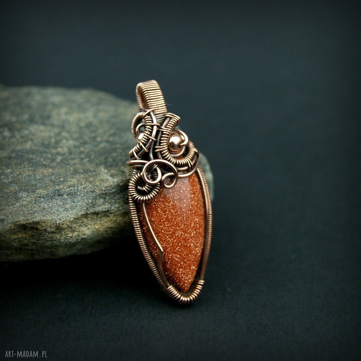 Piasek pustyni - wisiorek wire wrapping na prezent dla niej