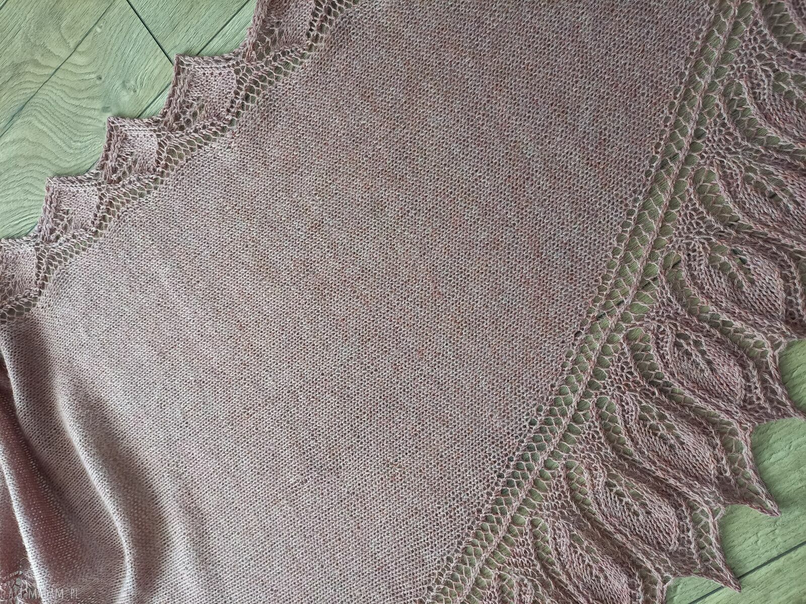 Piękna chusta Semele - ręcznie robiona na drutach