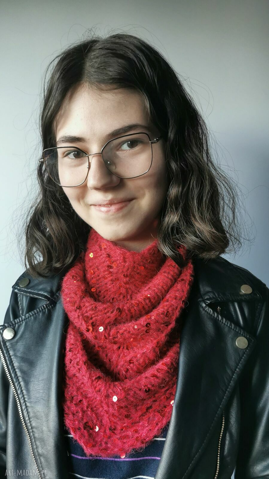 Czerwona chusta bandana z cekinami - ręcznie robiona, świąteczna stylizacja