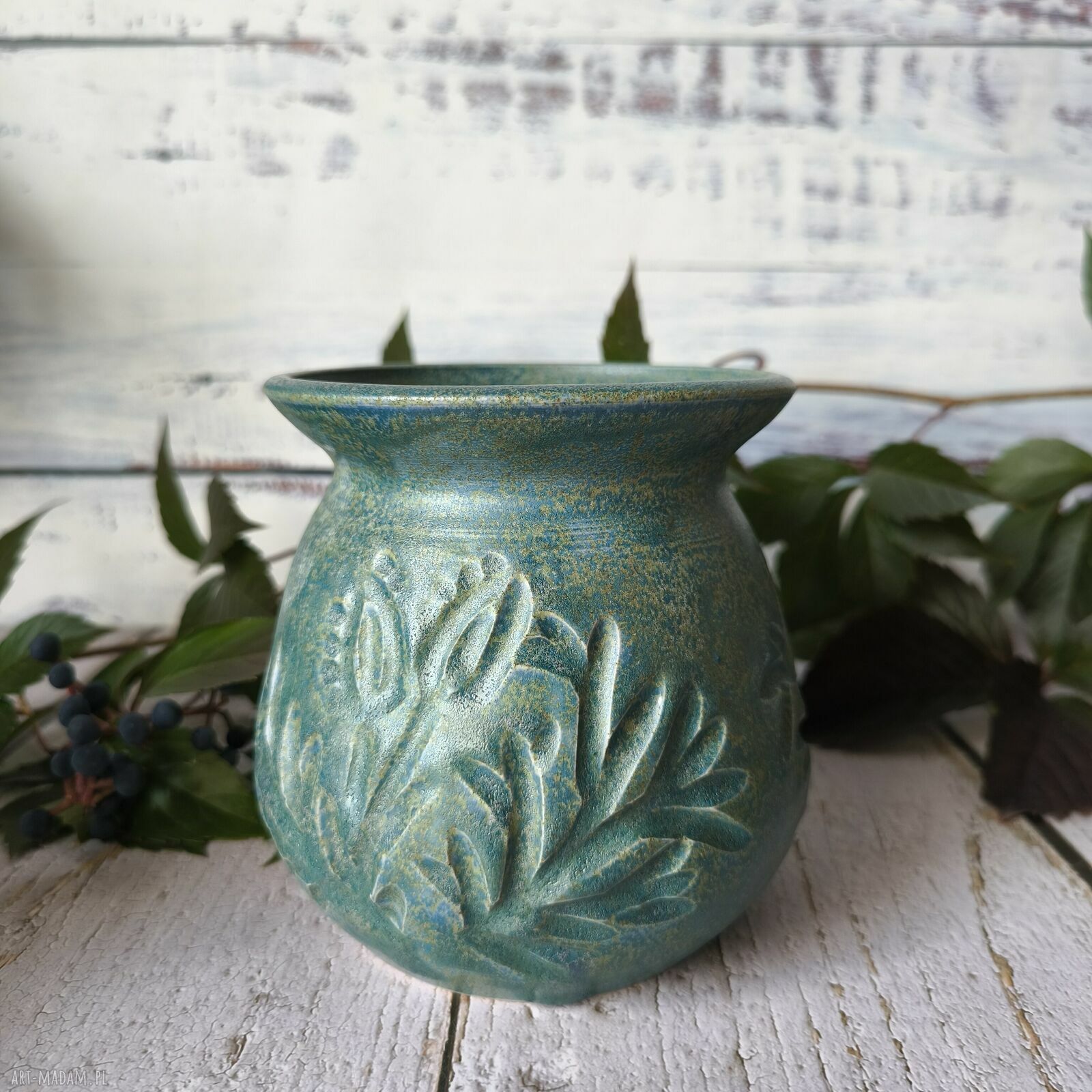 Turkusowy ceramiczny wazon z reliefem