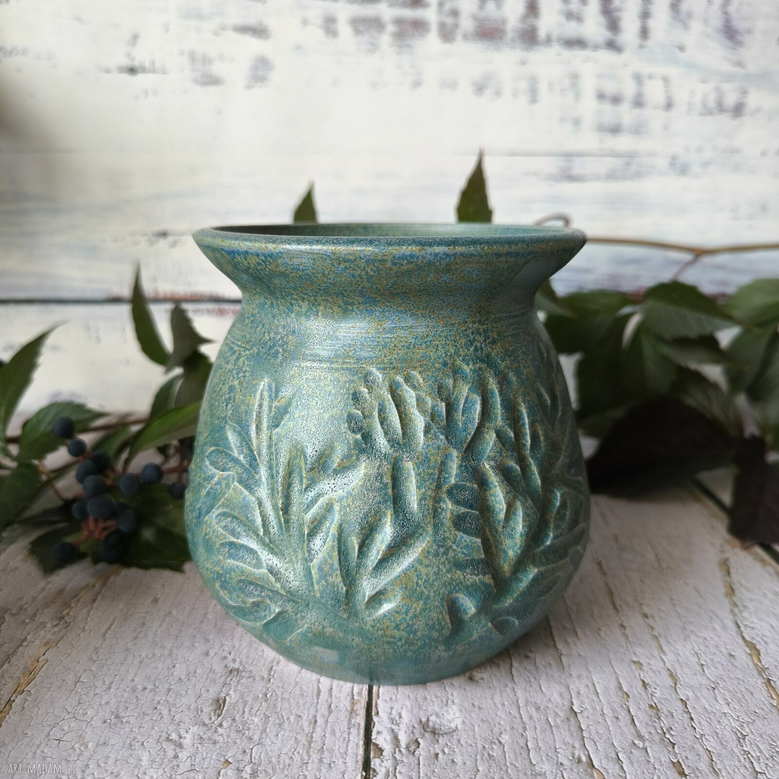 Turkusowy ceramiczny wazon z reliefem