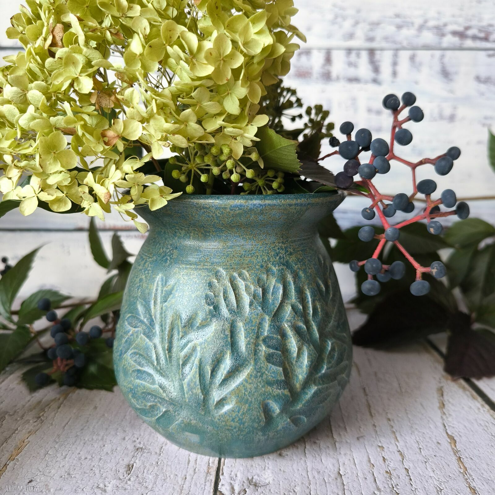 Turkusowy ceramiczny wazon z reliefem