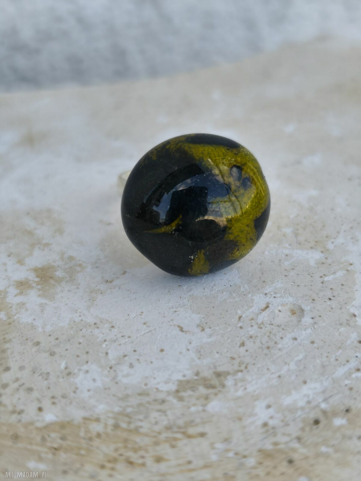 Pierścionek ceramiczny w zielonym klimacie od Wolna Chwila