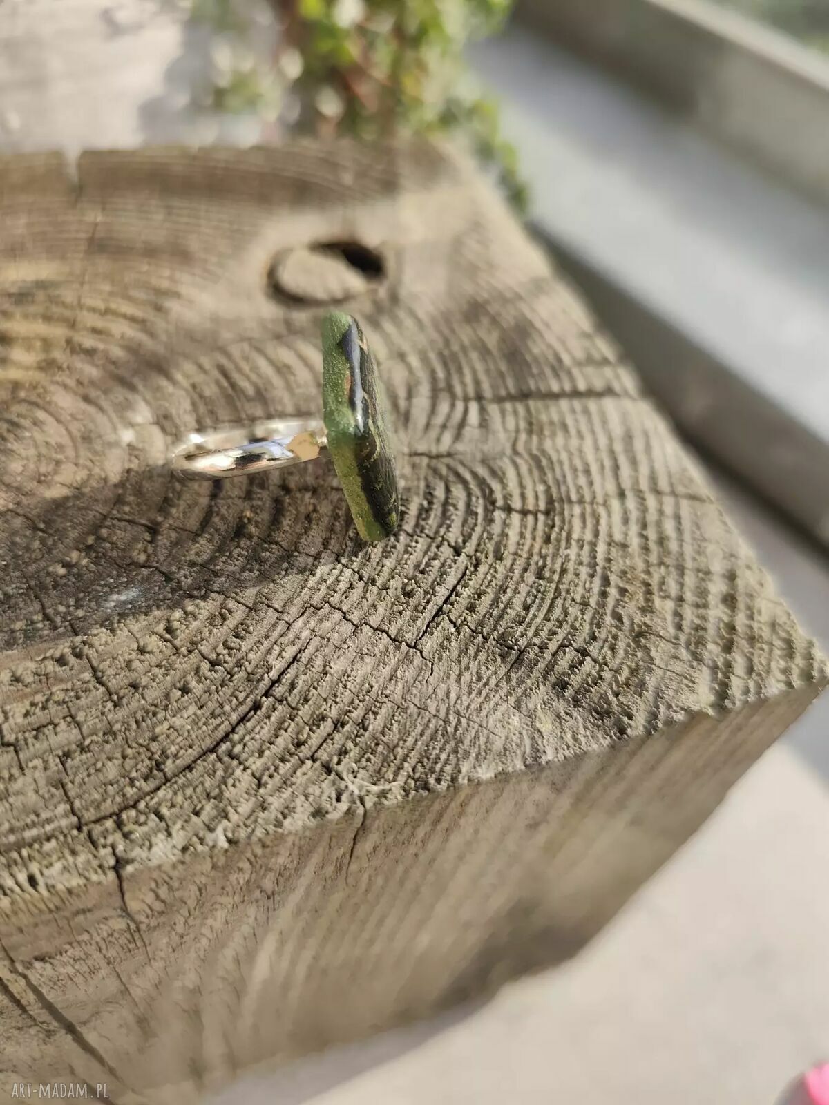 Regulowany zielony pierścionek ceramiczny na stali