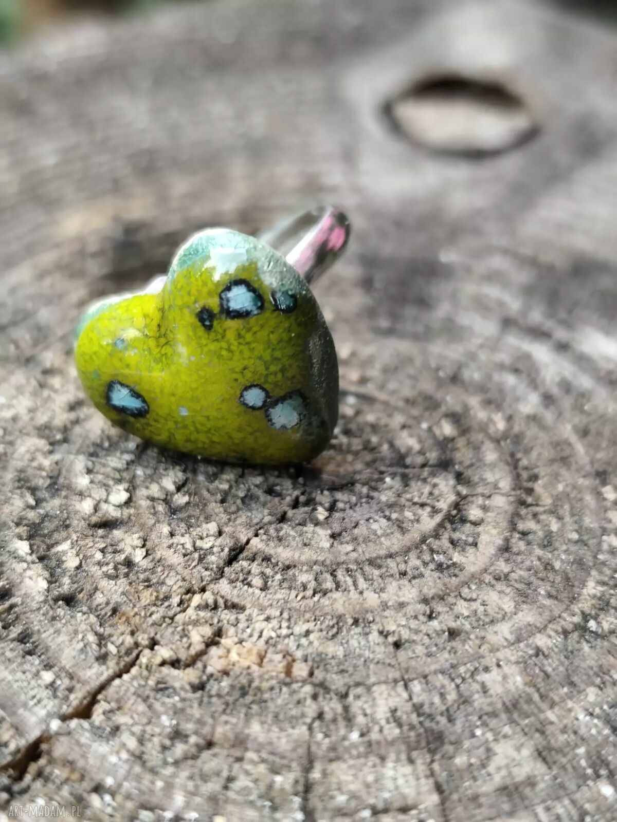 Zielony ceramiczny pierścionek z serduszkiem - handmade