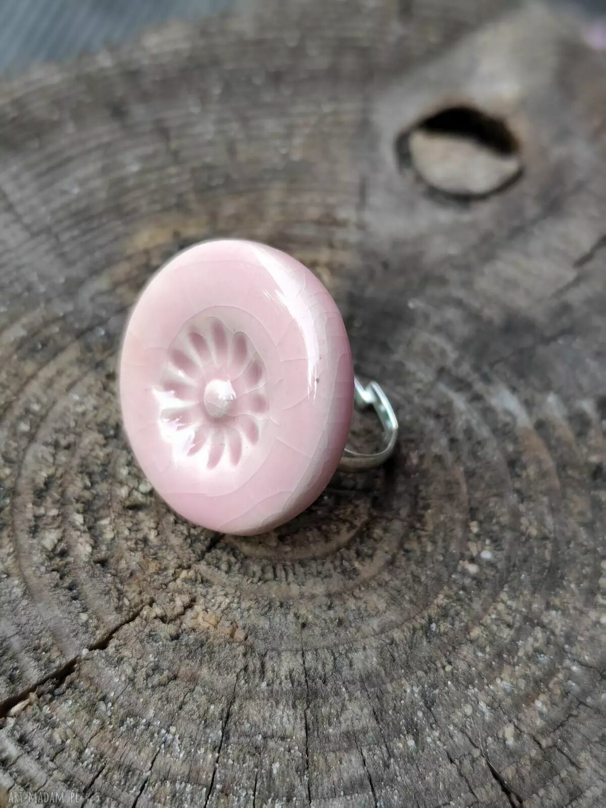 Różowy pierścionek ceramiczny handmade