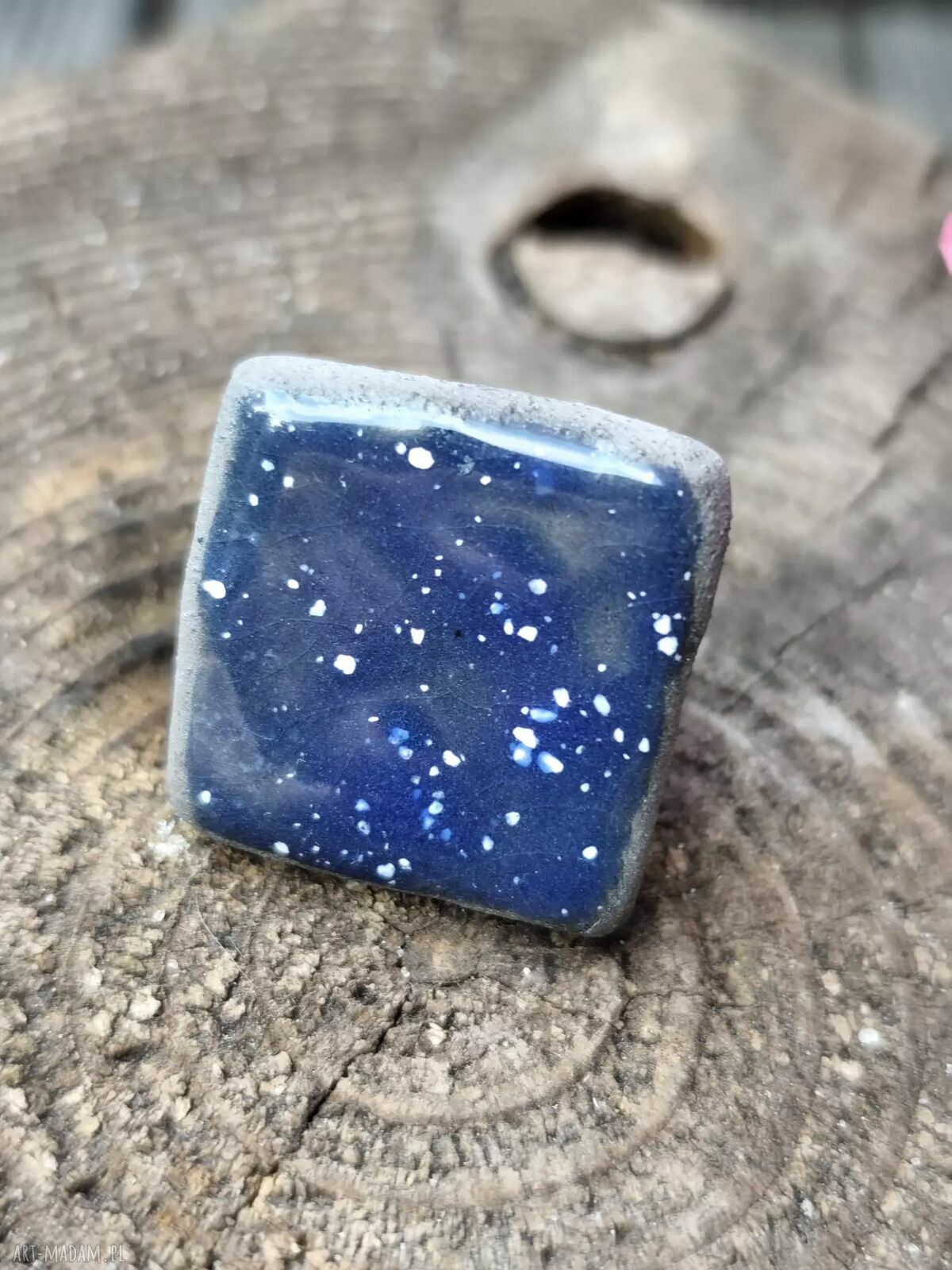 Niebieski pierścionek ceramiczny handmade z regulowaną obrączką