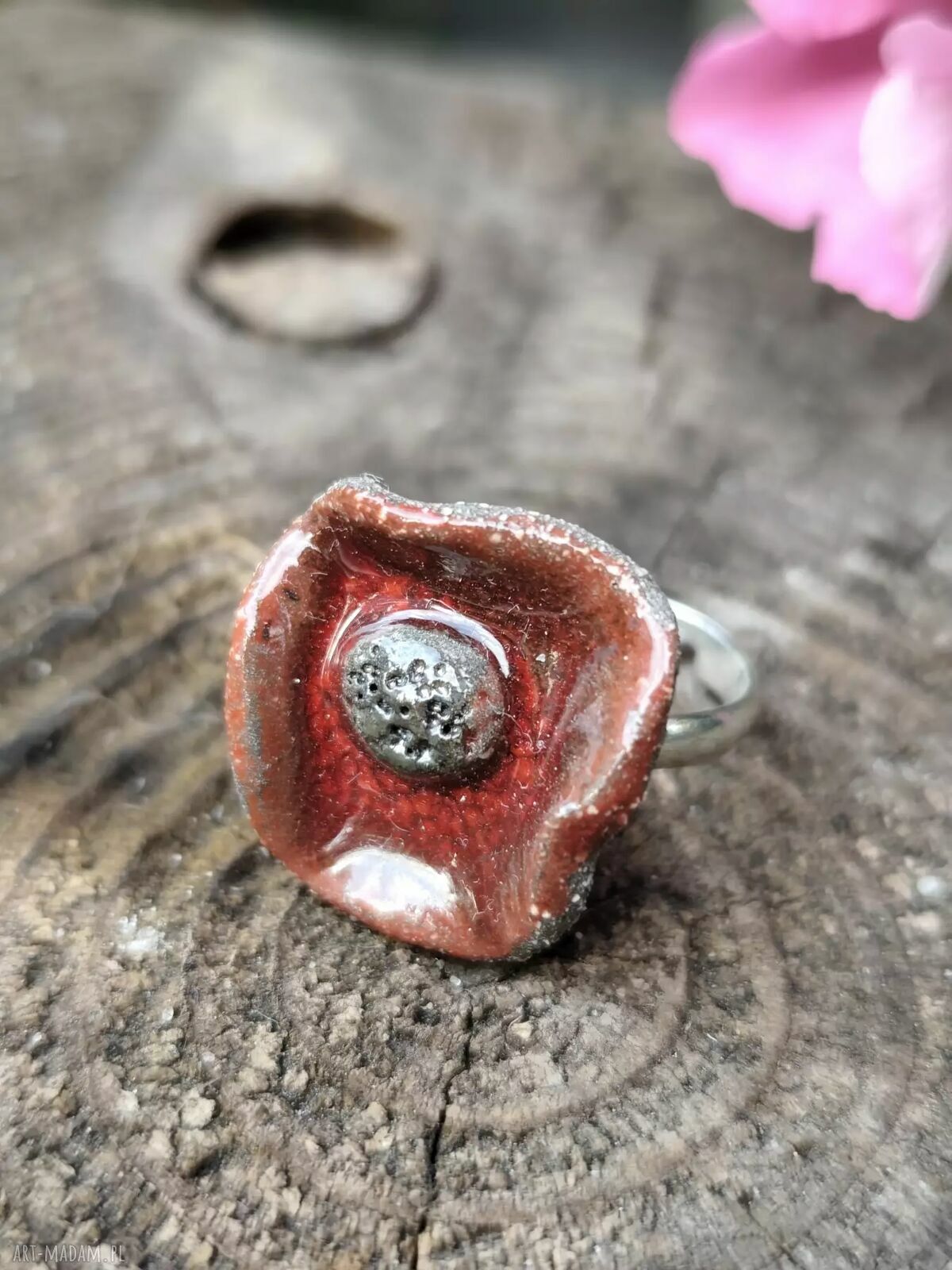 Czerwony pierścionek ceramiczny handmade z regulowaną obrączką