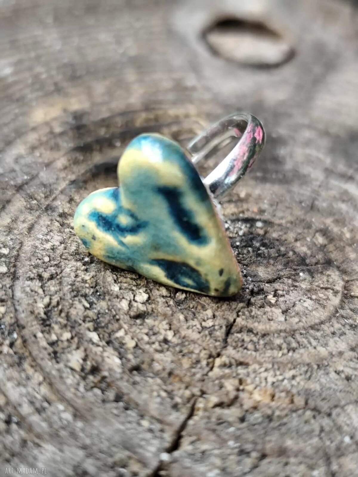 Oryginalny pierścionek ceramiczny handmade z regulowaną obrączką