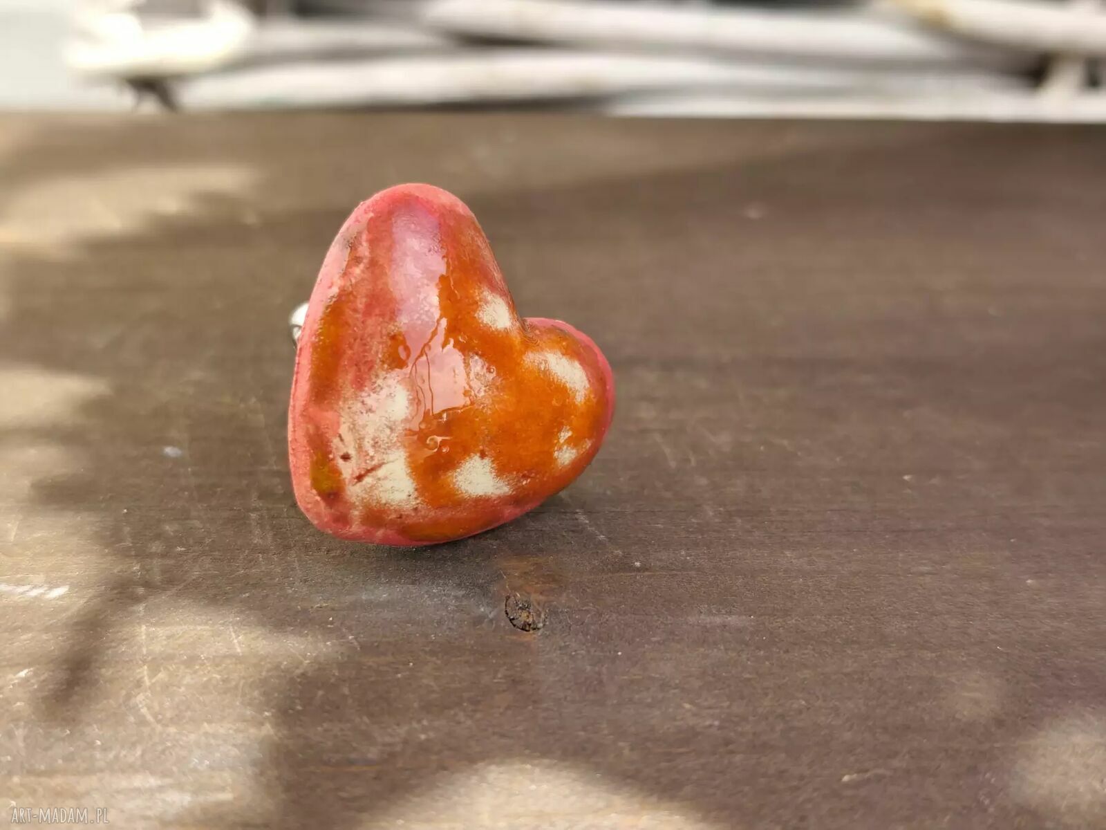 Pomarańczowy pierścionek ceramiczny na stali nierdzewnej